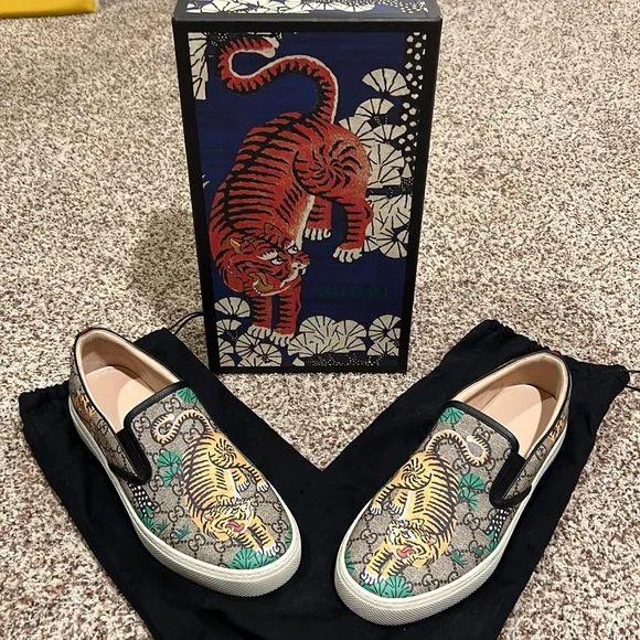 Gucci Tiger sneakers - Picture 1 of 8